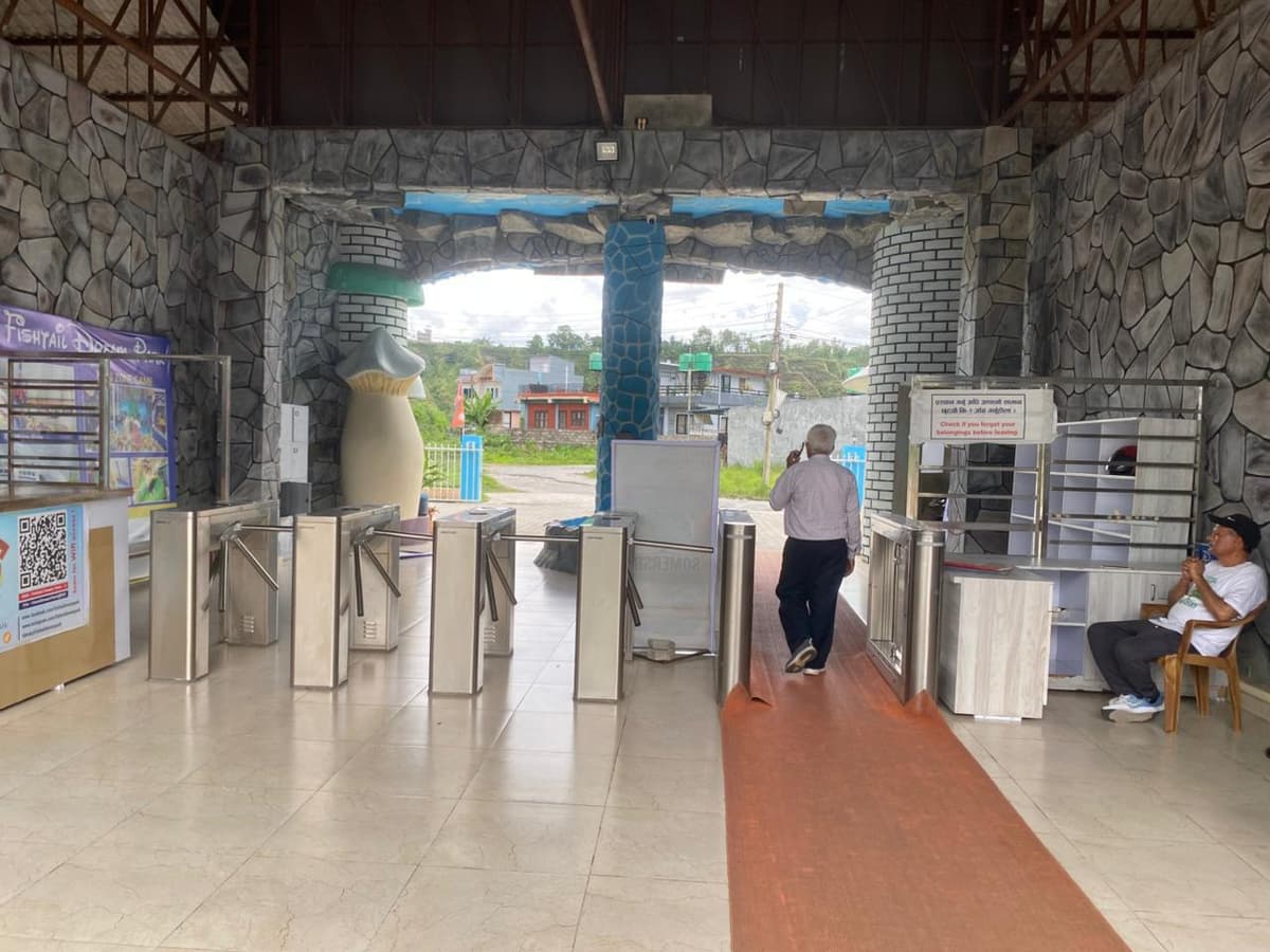 Dry Park Ticket Counter 1